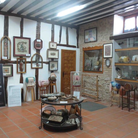 Museo y Centro Didáctico del Encaje en Castilla y León Museo y Centro Didáctico del Encaje en Castilla y León